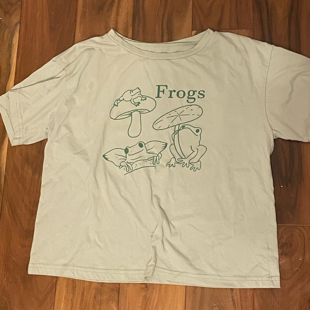 Size medium green frog t-shirt